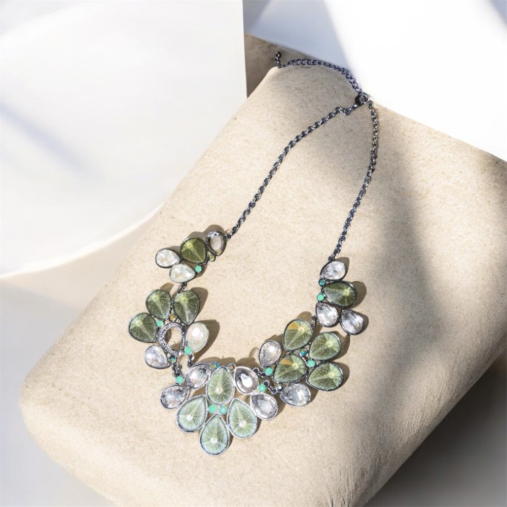 (Flaw) Elegant Green and Silver Necklace